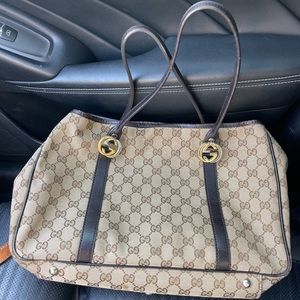 Vintage gucci shoulder bag!! Gently used!